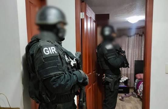 Operativo policial desmantela red criminal en Fincas Delia, Durán