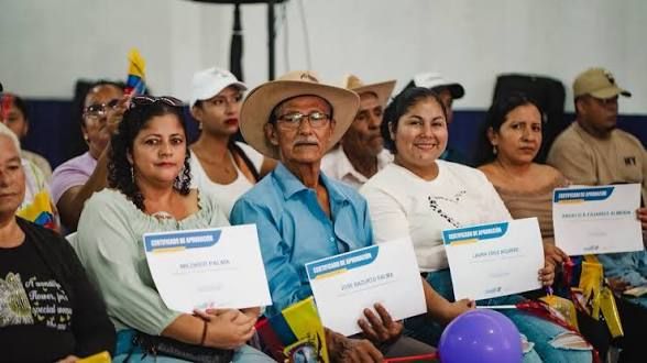 Arroceros del Guayas apuran siembra para salvar cosecha antes del invierno
