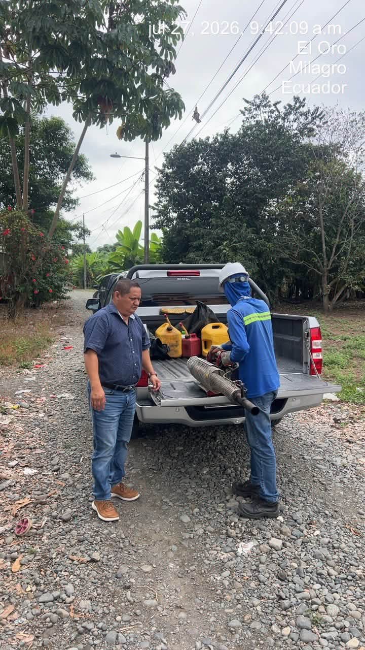 Brigada de fumigación llega a siete sectores de Roberto Astudillo con apoyo de la Prefectura