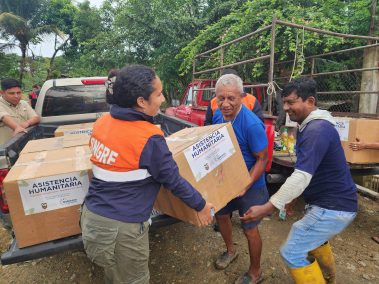 Entrega de ayuda humanitaria en Playita Mía, Coronel Marcelino Maridueña